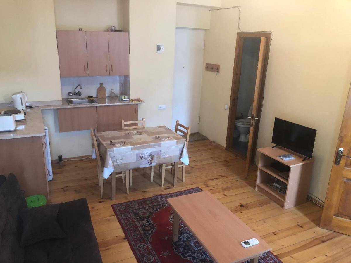 Old Metekhi Apartment Tbilisi ภายนอก รูปภาพ