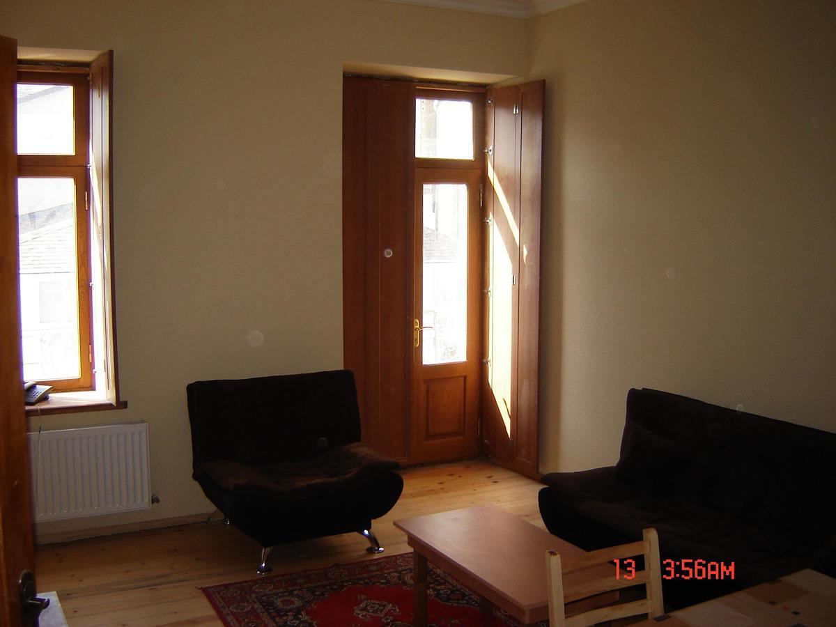 Old Metekhi Apartment Tbilisi ภายนอก รูปภาพ