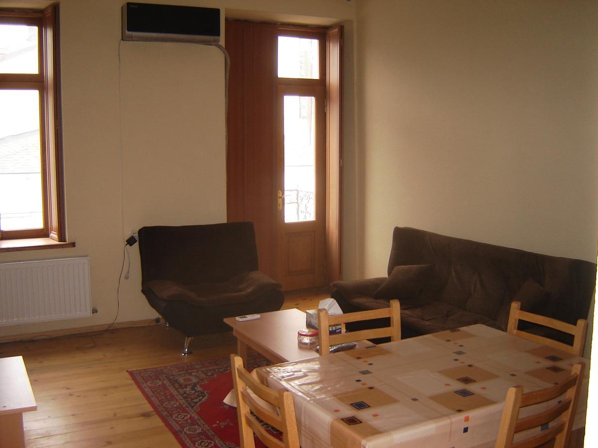 Old Metekhi Apartment Tbilisi ภายนอก รูปภาพ